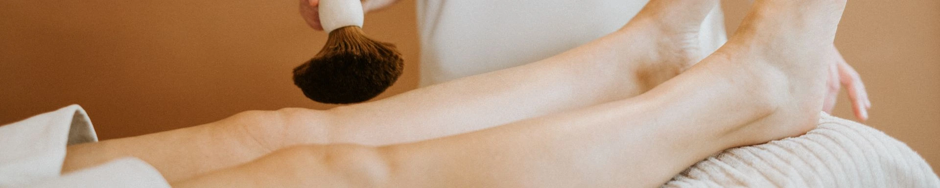 Vivez une expérience unique : soin aux poudres et onction des pieds pour clôturer un chapitre de vie et retrouver votre verticalité